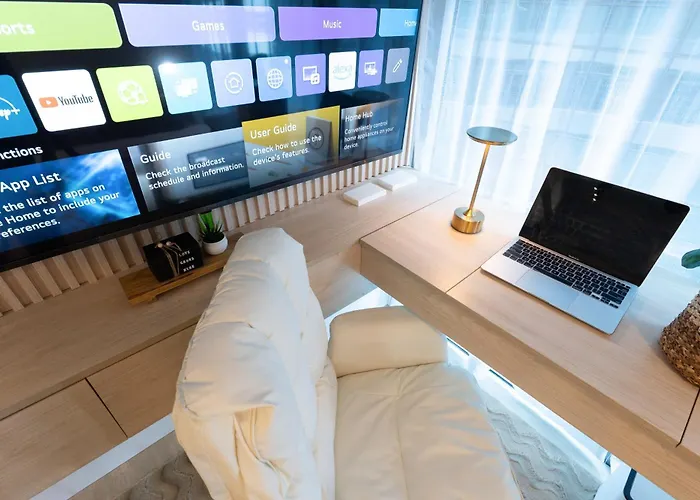 2mins To Malls, Unli Full Body Massage, Eastwood Le Grand 3 Apartment