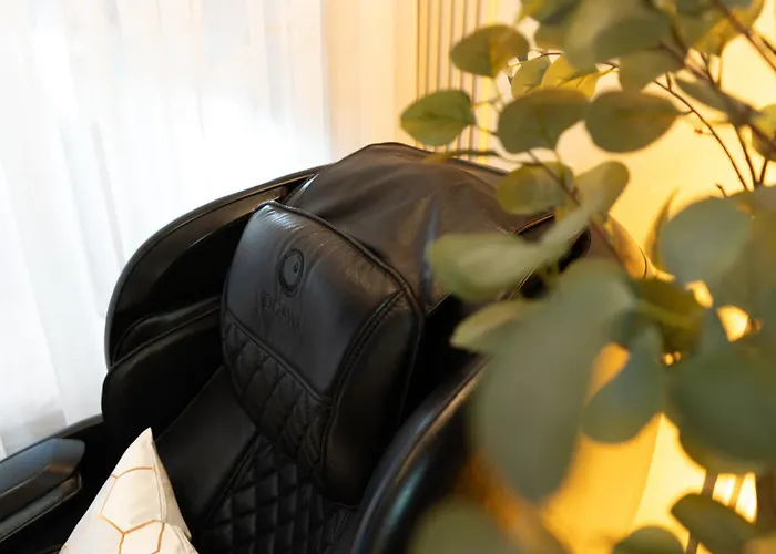 2mins To Malls, Unli Full Body Massage, Eastwood Le Grand 3 Apartment Manila